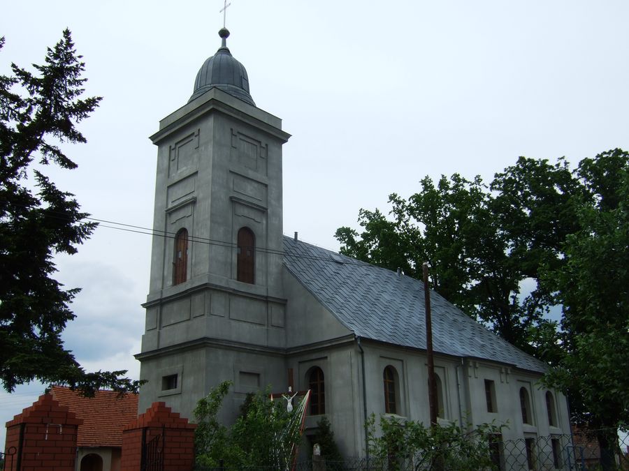 Kości&oacute;ł_w_Ługach
